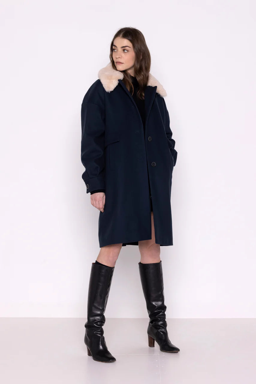 BUELLAS coat-Female straight coat in navy blue wool cloth